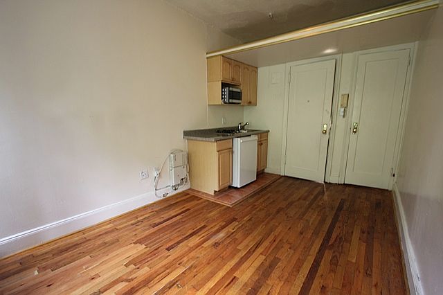 2nd image of 131 W 15th St APT 29