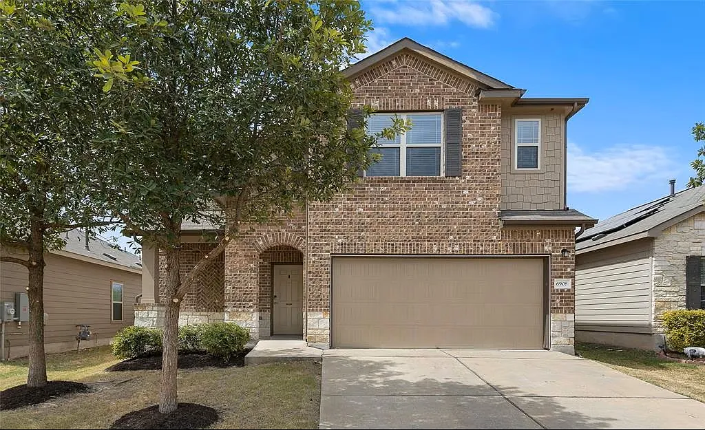 4 bed, 2.5 bath, 2131 sqft, $2,550 — Photo 2