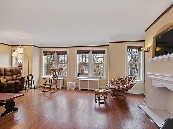 HUGE LIVING RM - South facing and filled with Sun morning through late afternoon.