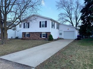 2317 Rainbow Ave, Bloomington, IL