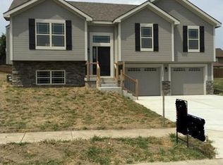 1206 Stone Crest Ct, Kearney, MO 64060