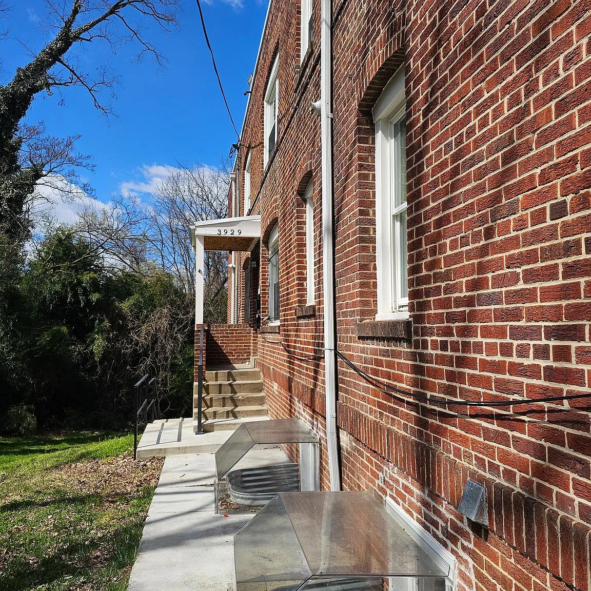 2 bed, 852 sqft, $1,557 — Photo 2