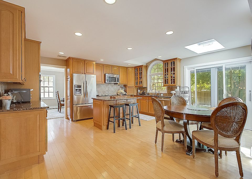 1st image of 30 Spyglass Ln