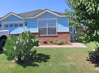 1374 Falcon Dr, Grand Prairie, TX 75051
