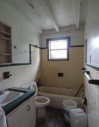 4th image of 1702 Juanita Ave