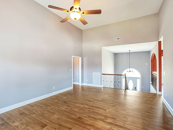 4th image of 1335 Canyon Pl