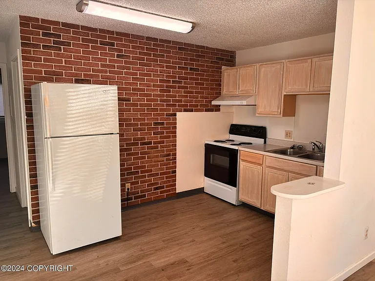 1425 W 40th Ave #5 — Photo 1