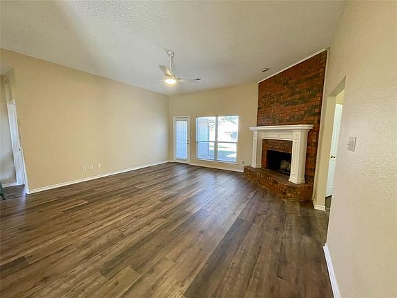 4th image of 1415 Woodmont Dr #1415