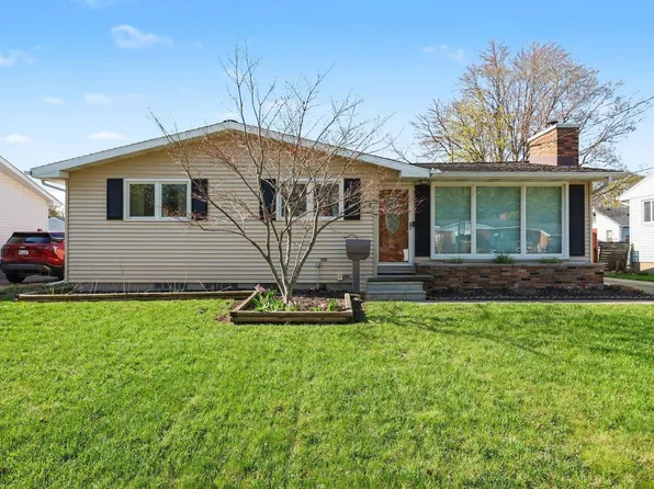 2100 N Brentwood Pl, Essexville, MI 48732