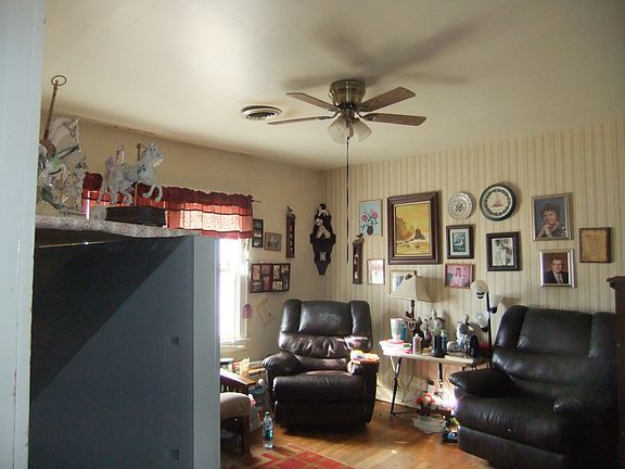2nd image of 1042 Farley St