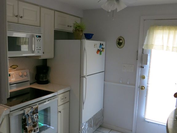 5th image of 226 Hibiscus Ave APT 102