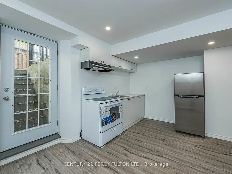 1 Cragg Cres #BASEMENT — Photo 6