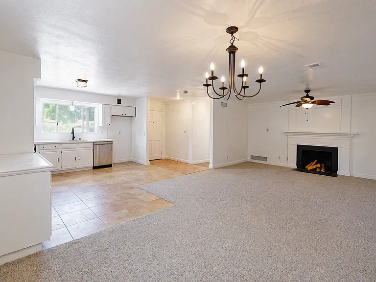 719 Esther Way — Photo 9