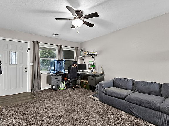 5th image of 2616 Maple Dr