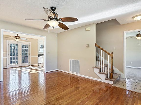 3rd image of 299 Augustine Dr