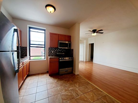 4th image of 576 39th St #16