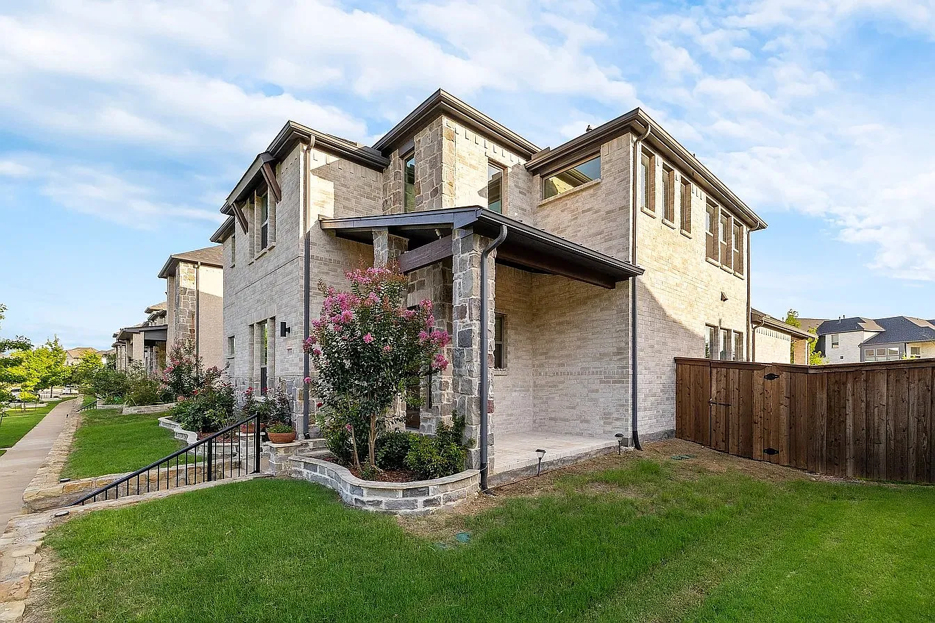 13313 Rembrandt Dr — Photo 2