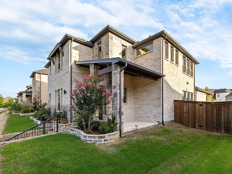 13313 Rembrandt Dr — Photo 2