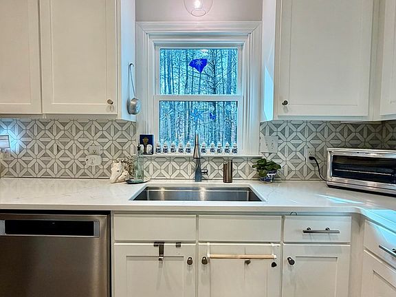 5th image of 106 Plantation Dr