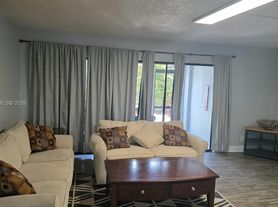 524 Osprey Dr, Delray Beach, FL