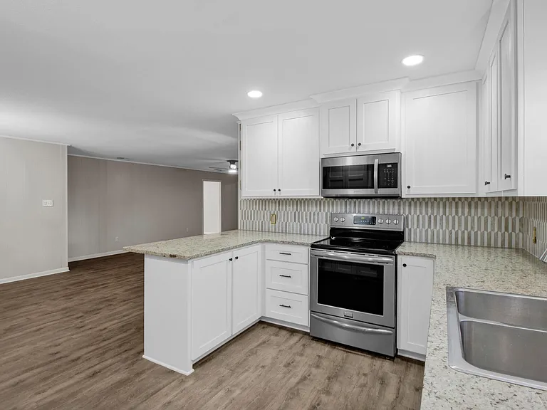 413 Dawn St — Photo 13
