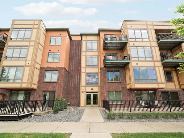 1070 Grandview Ct NE APT 300, Columbia Heights, MN 55421