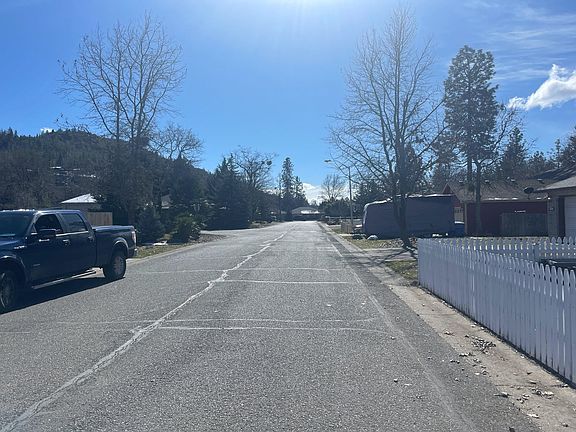 5th image of 335 Yew Wood Dr