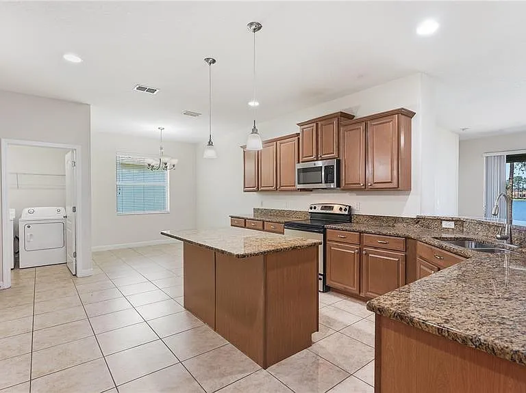2217 Crosston Cir — Photo 5