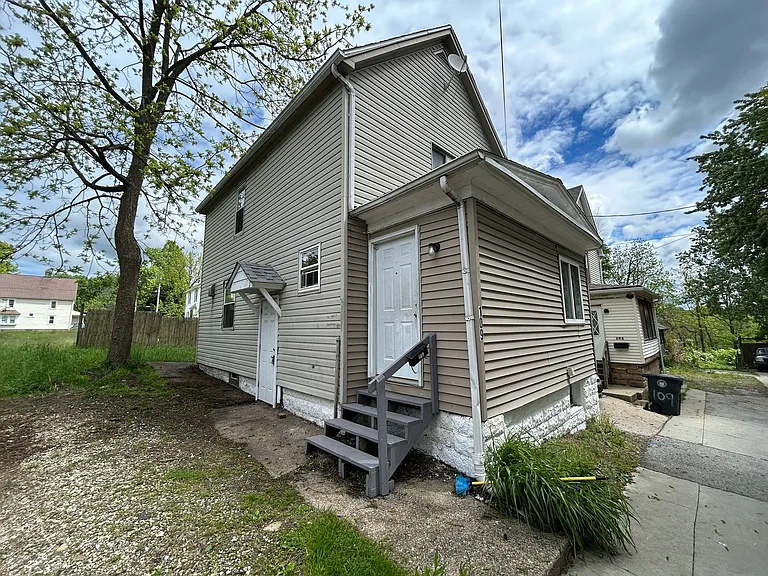 109 Kent Ct — Photo 1