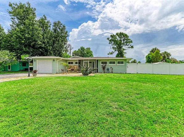 557 Reading St NW, Port Charlotte, FL 33952