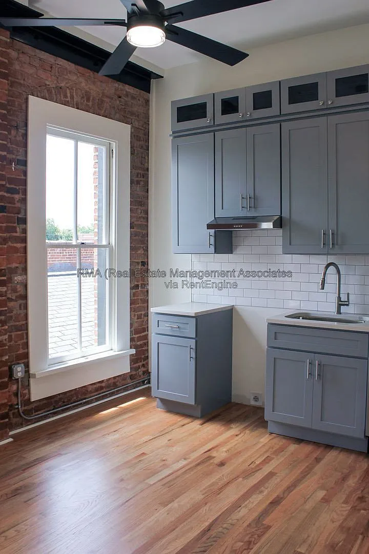 1 bed, 1.0 bath, 424 sqft, $1,100 — Photo 2