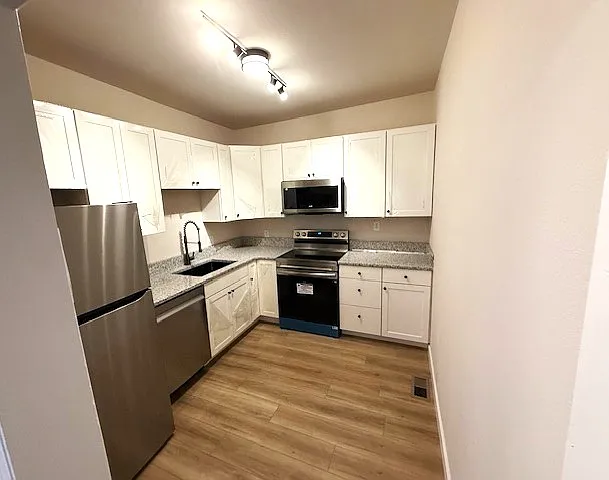 525 W 8th St #5 — Photo 5