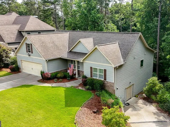 2724 Waters Edge Dr, Gainesville, GA 30504