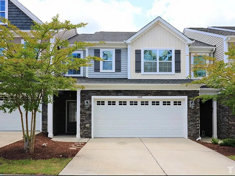 1009 Monmouth Loop — Photo 2