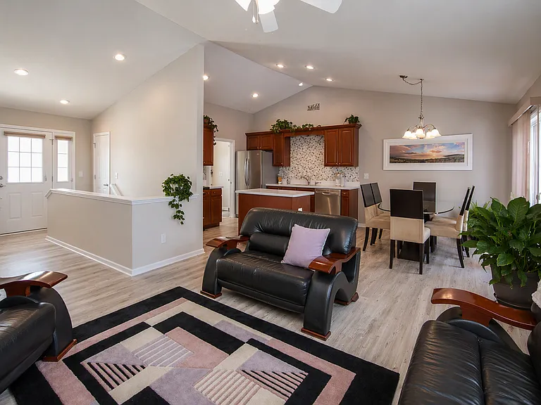 7375 Salerno Cir — Photo 4