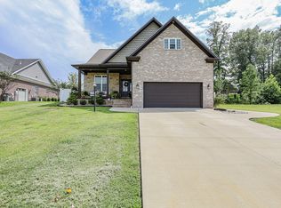 145 Falling Brook Dr, Paducah, KY 42003