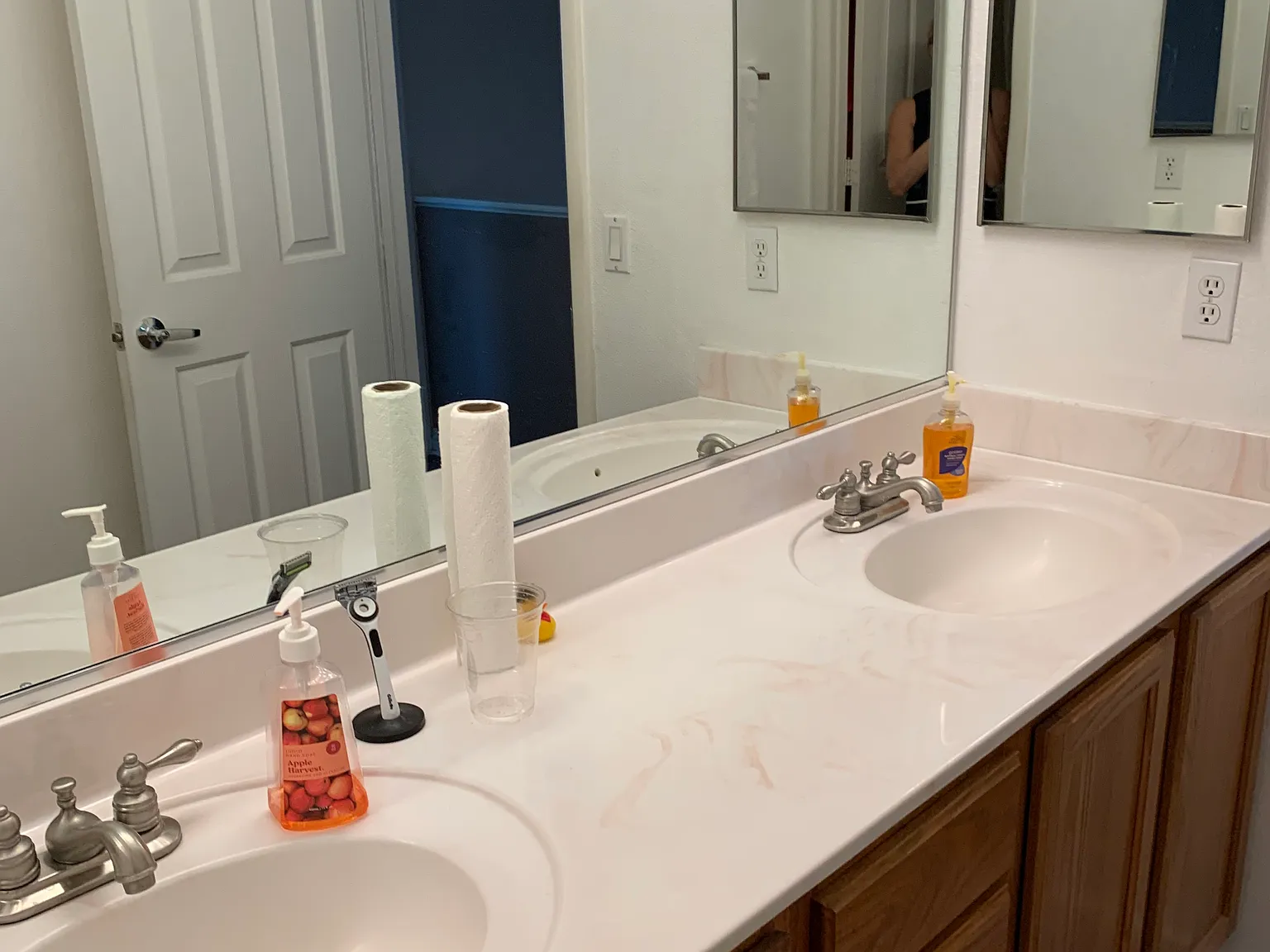 5 bed, 2.5 bath, 3289 sqft, $800 — Photo 2