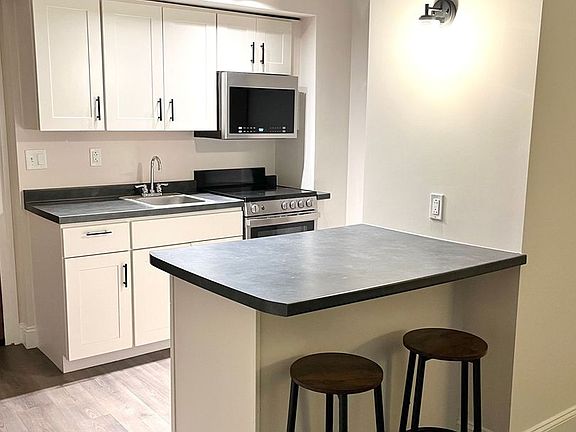 5th image of 144 Larkin Way #209