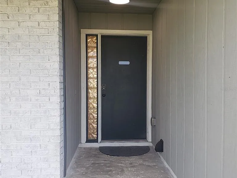 404 King Louis Ct — Photo 2