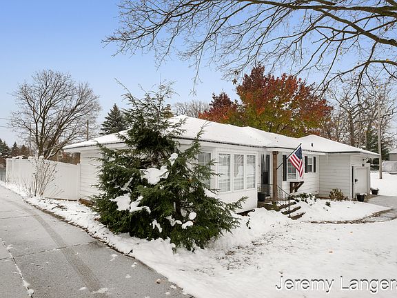 4th image of 2542 Glenbrook Ave SW