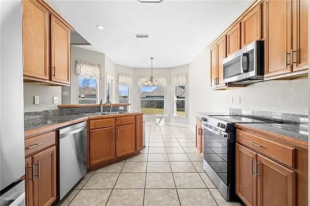 409 Gainesway Dr — Photo 9