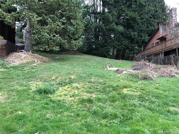 4th image of 18 75 Ave NW