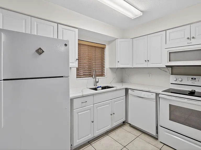 174 Springwood Cir #B — Photo 13