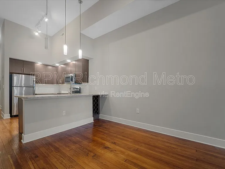 20 E Broad St — Photo 25