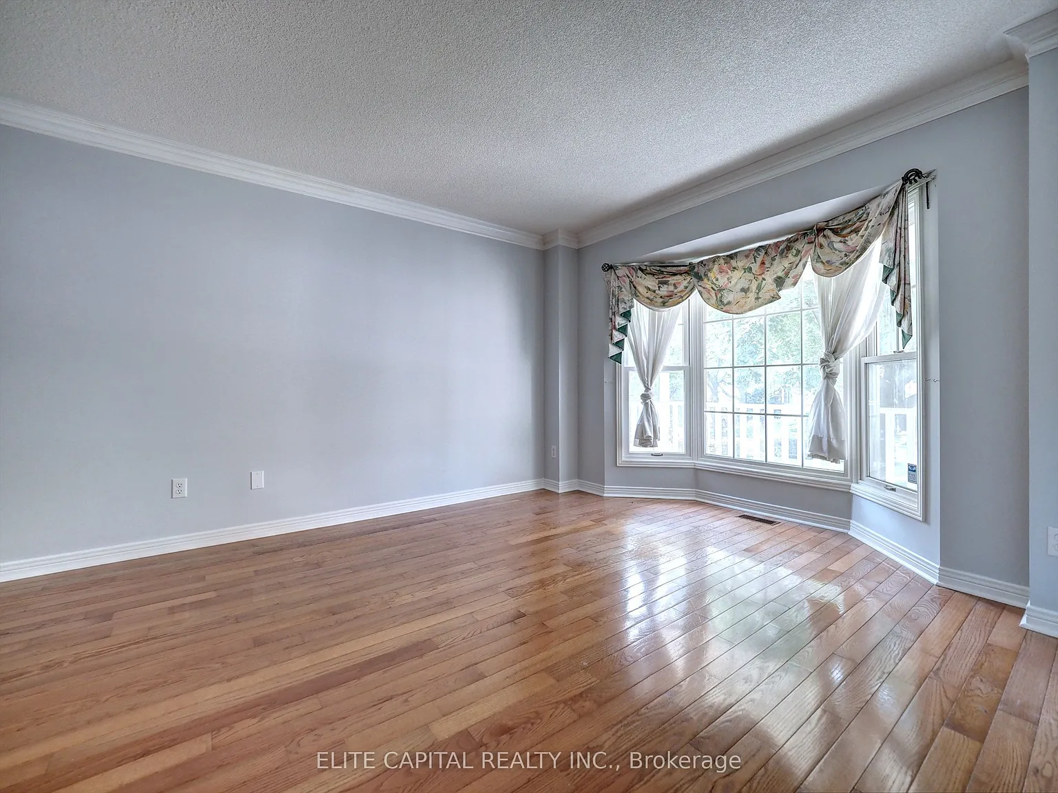 4 bed, $4,500 — Photo 2