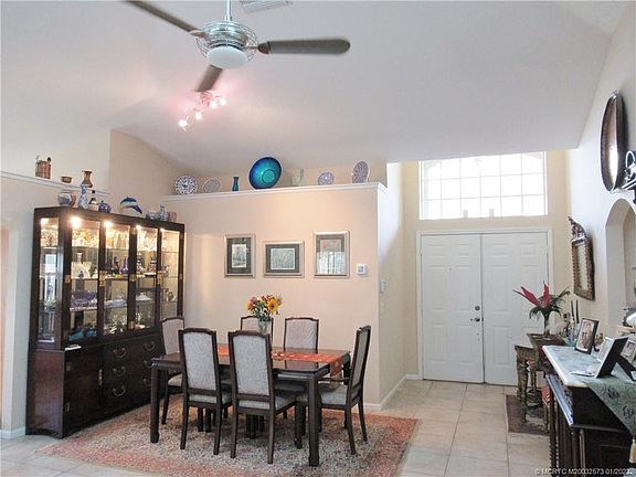 5th image of 700 NW Waterlily Pl