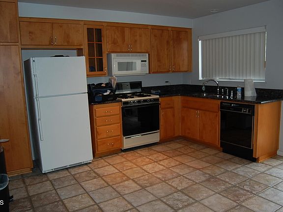 4th image of 303 Sharon Ln