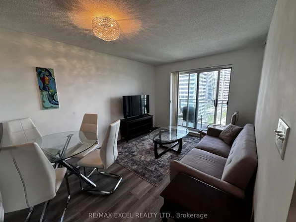 39 Oneida Cres #Lph10, Richmond Hill, ON L4B 4T9
