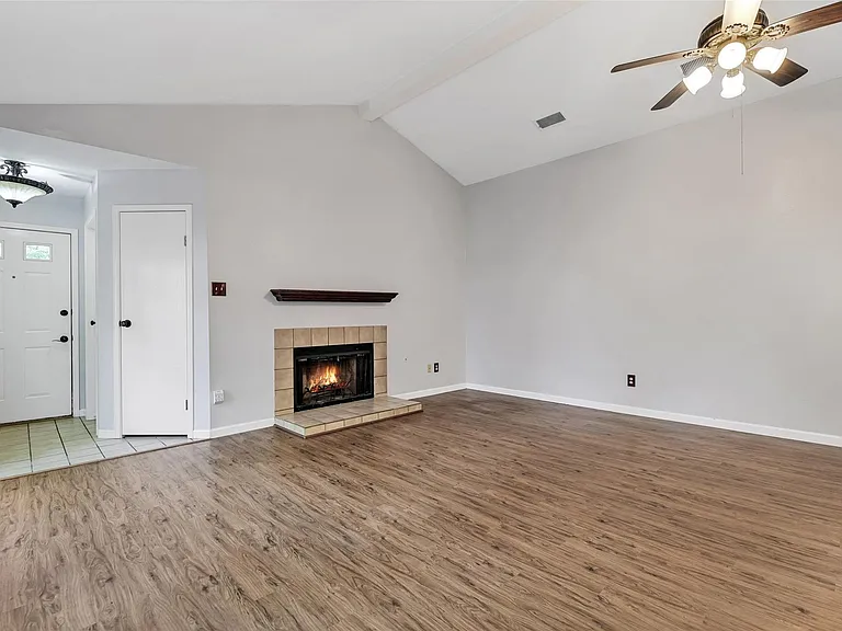 15 Tulip Hill Ct — Photo 6