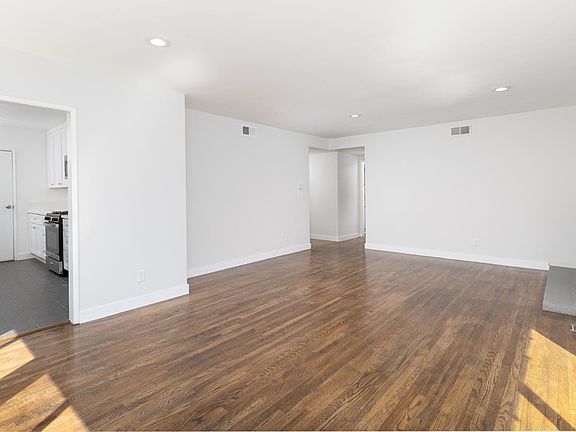 5th image of 12806 Cometa Ave